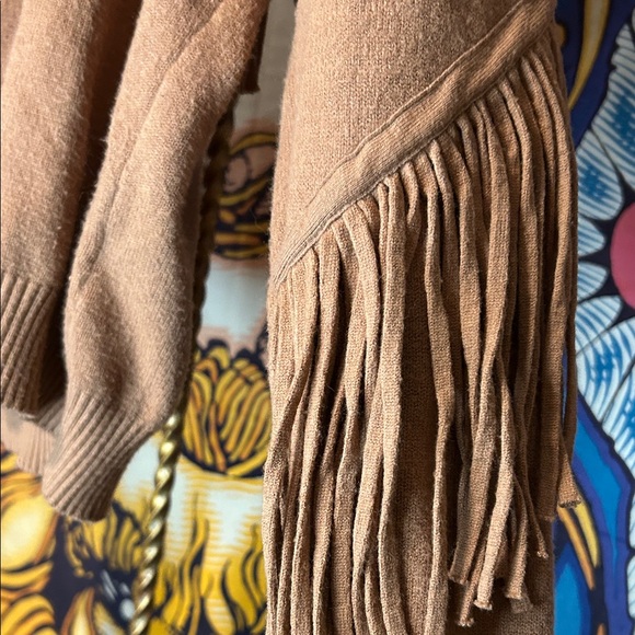 Chelsea & Theodore Tan Fringe Sleeve Sweater - Picture 4 of 4